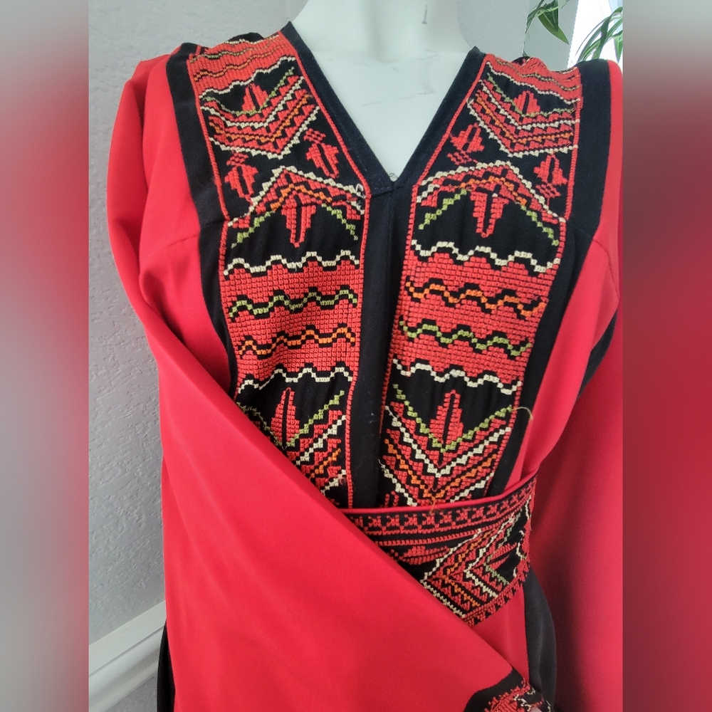 Embroidered thoub - Picture 2 of 4